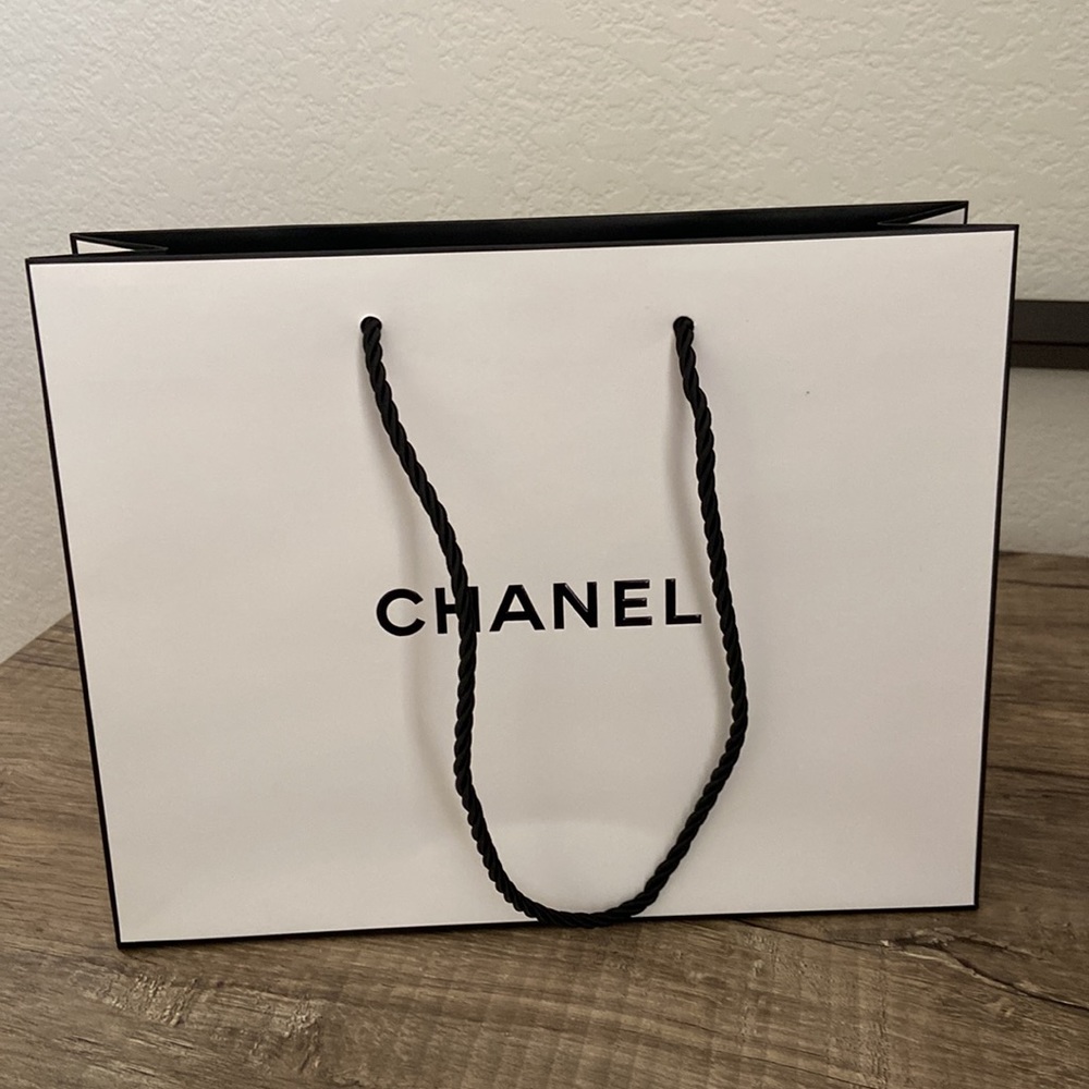 Chanel gift wrap set